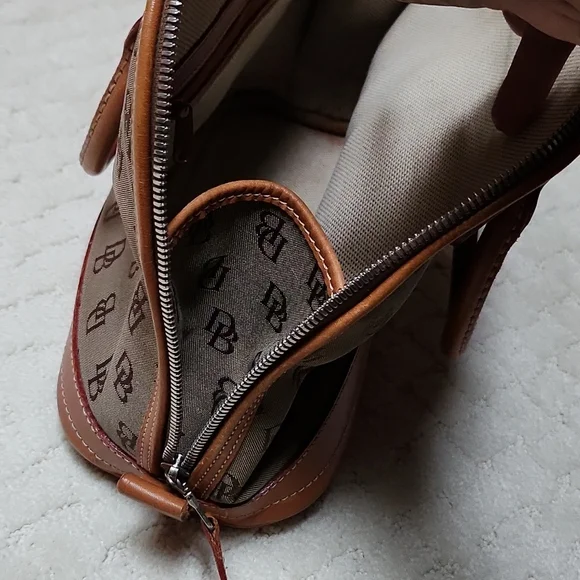 Dooney n Bourke Purse - Picture 9 of 9